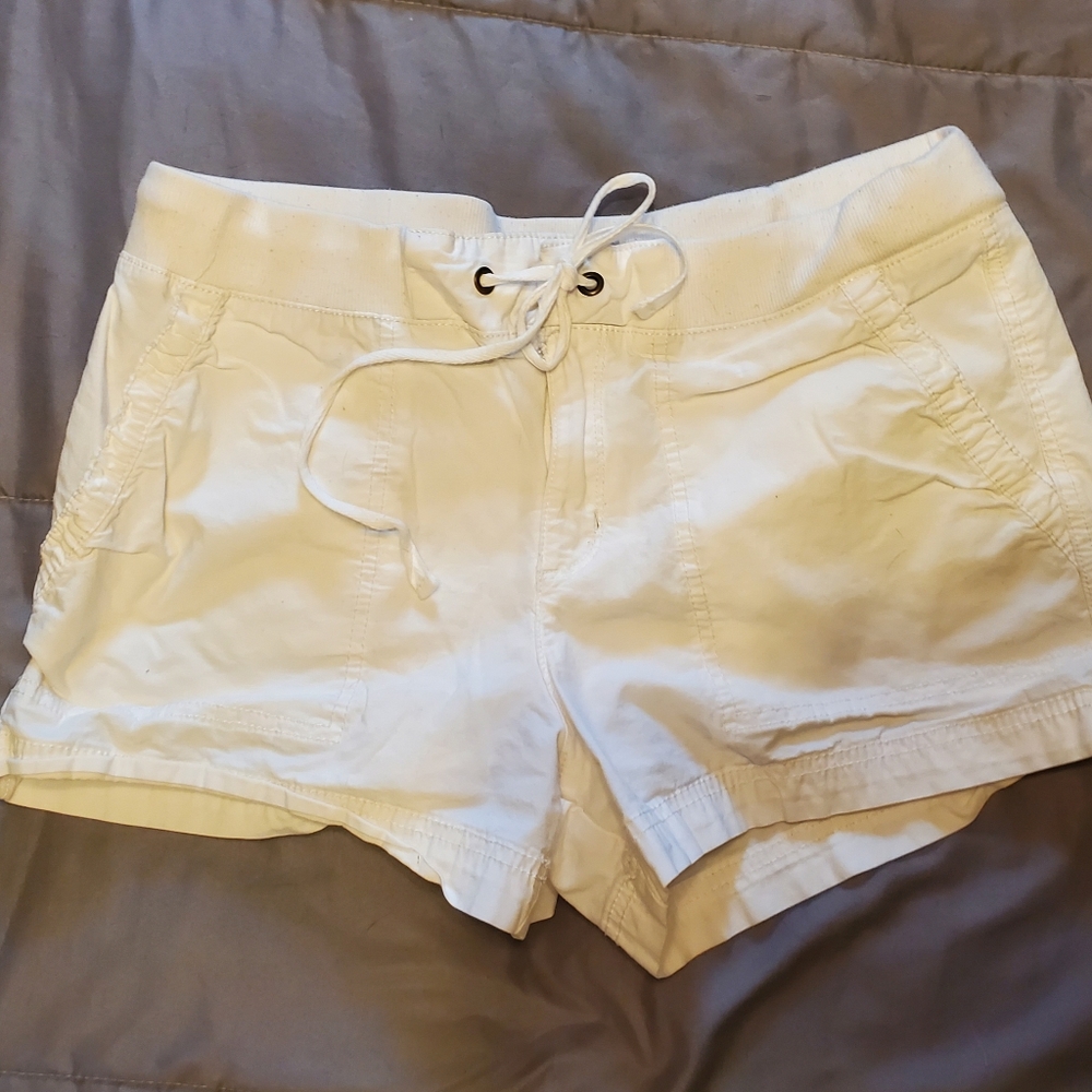Womens size 8 white shorts